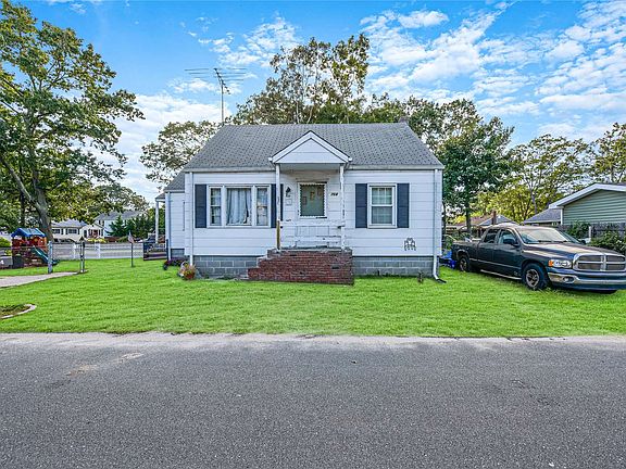 3rd image of 764 N Ocean Ave