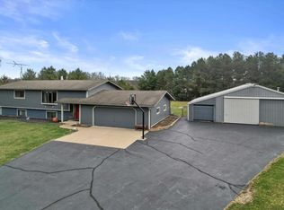 W6669 Bluff Rd, Whitewater, WI 53190