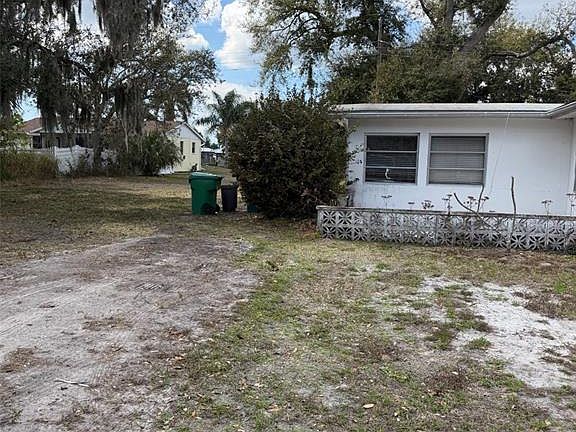 2nd image of 5819 Howard Ln