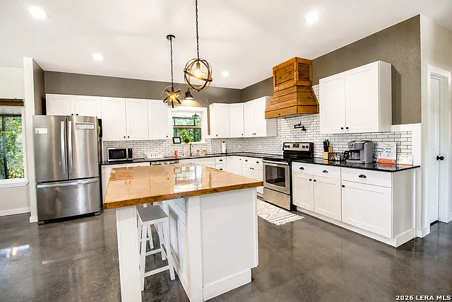 4 bed, 2.0 bath, 2316 sqft, $2,500 — Photo 4