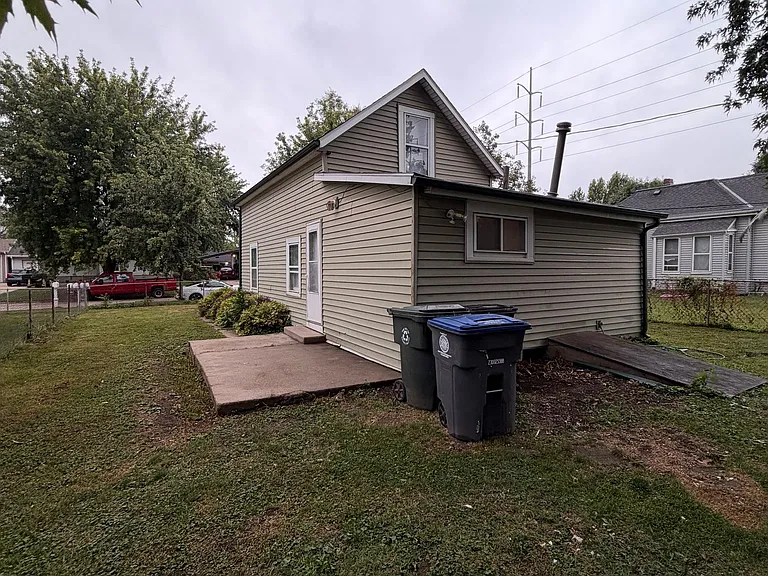 1305 Avenue C — Photo 13
