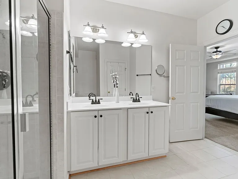 MBR bath with 2 sinks and separate tub and shower
