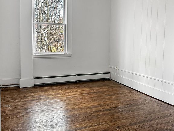 4th image of 35 Terrace Dr #2L