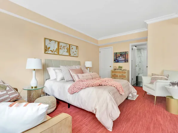 45 Sutton Place South image 16 of 35