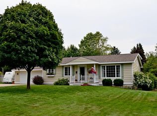 17482 Reenders Ct, Grand Haven, MI 49417