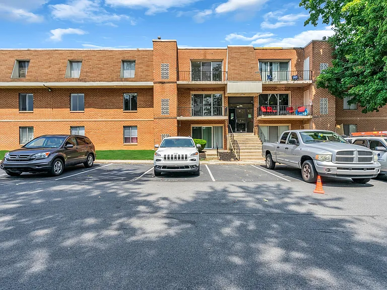 Ambassador Apartments — Photo 31