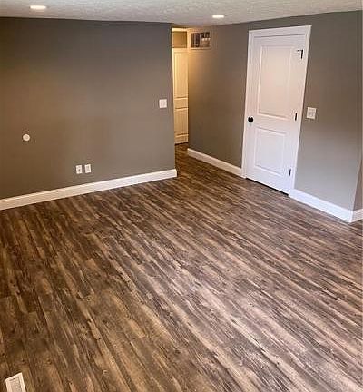 3rd image of 409 Henrich Dr