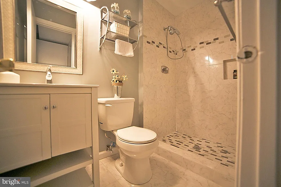 5 bed, 3.5 bath, 1474 sqft, $3,500 — Photo 3