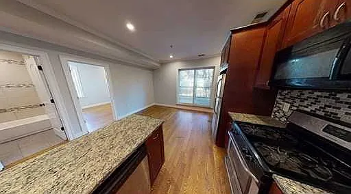 5 bed, 2.5 bath, $4,100 — Photo 4