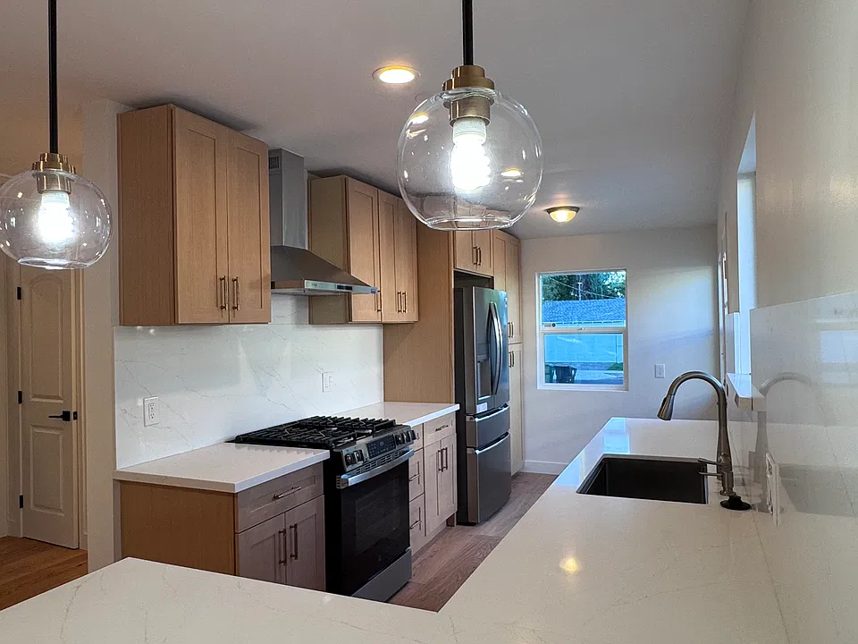 19232 Aetna St