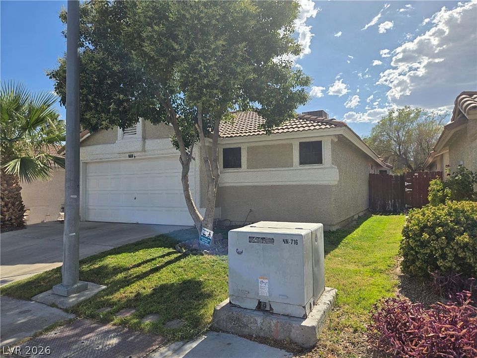 1st image of 2733 Ironside Dr