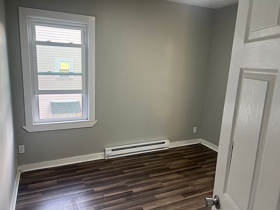 5th image of 83 Belmont St #2