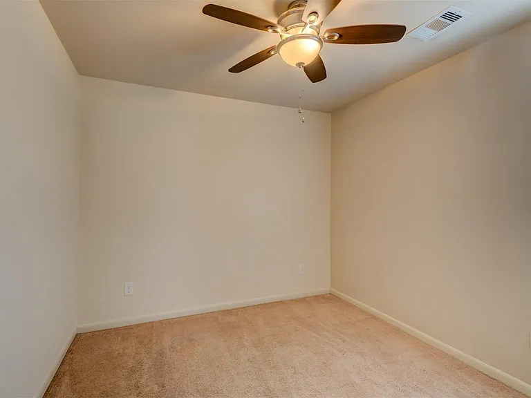 2831 Lockeridge Bend Dr — Photo 11