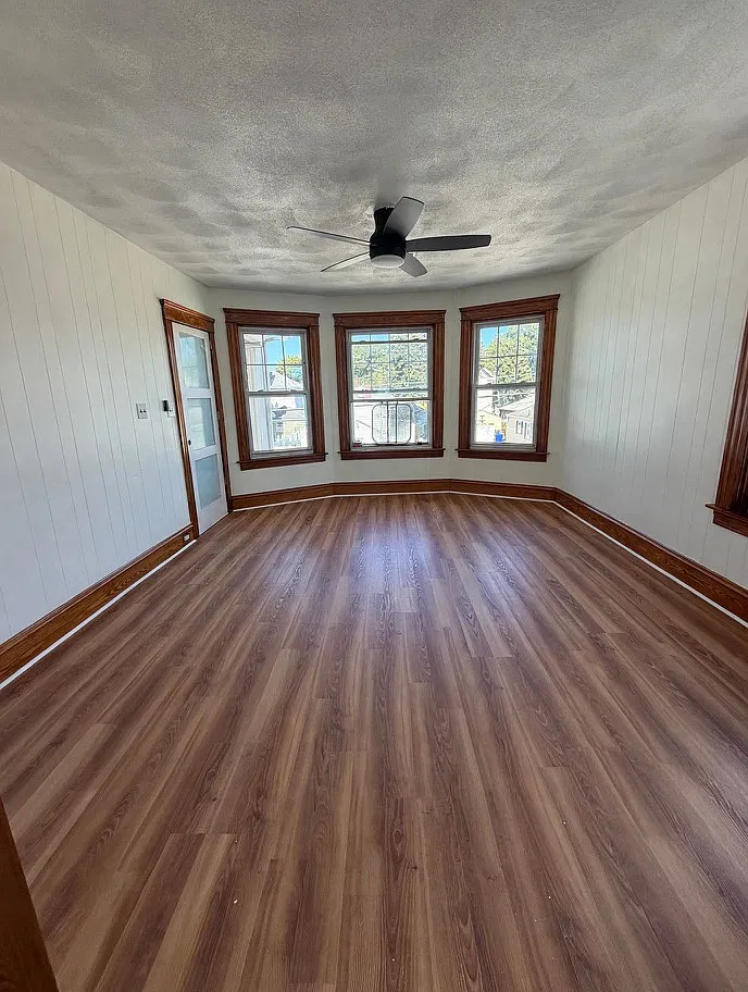 3 bed, 1044 sqft, $2,200 — Photo 3