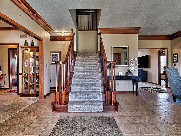 2nd image of 302 Deemers Dr