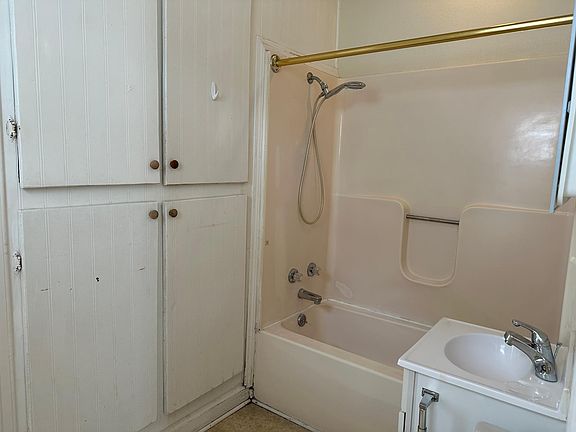 2nd image of 1007 E Randolph St