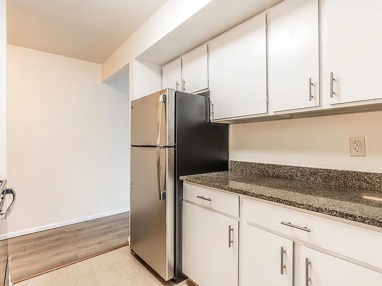 Fairway Apartments — Photo 21