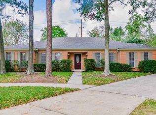 2106 Willow Dell Dr, Seabrook, TX 77586