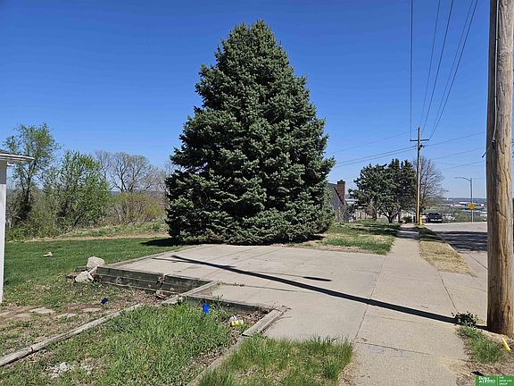 3rd image of 210 Cedar St