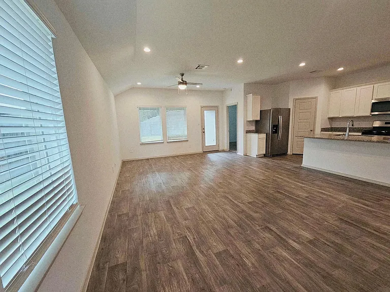 6710 Riplee St — Photo 12