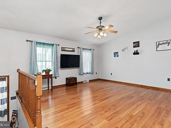 5th image of 102 Independence Dr