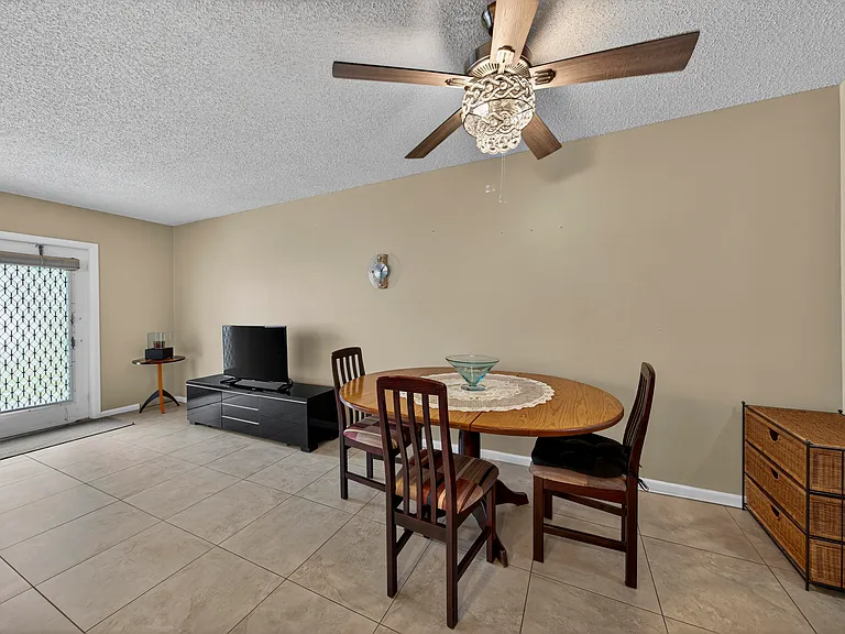 125 Newport Ct #I — Photo 13