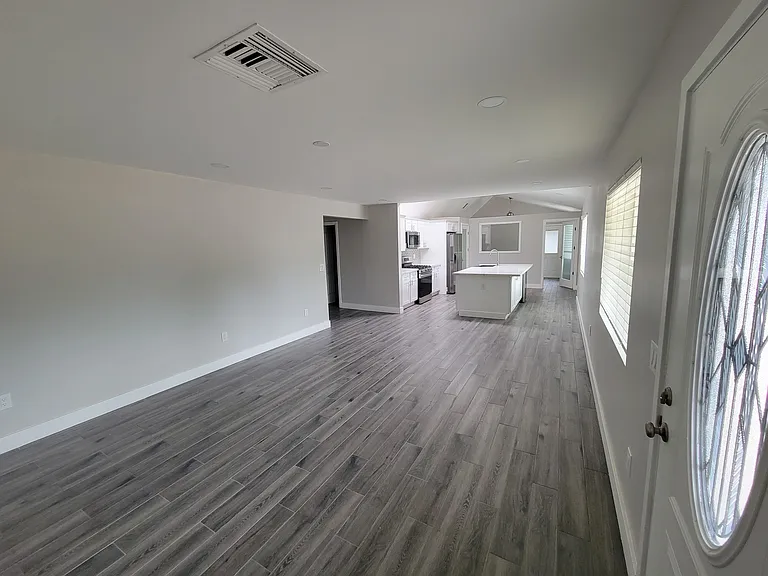 535 W 15th St — Photo 20