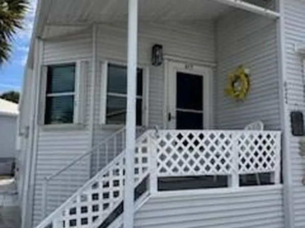 677 Nettles Blvd, Jensen Beach, FL 34957