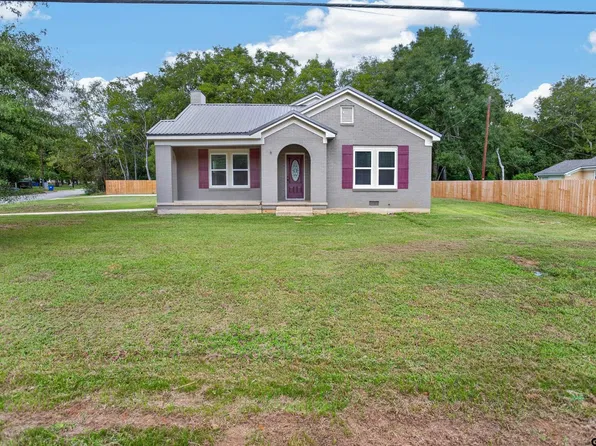 1000 E Bowie Ave, Crockett, TX 75835