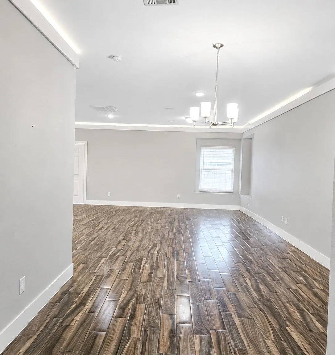 3 bed, 2.5 bath, 2600 sqft, $2,300 — Photo 2