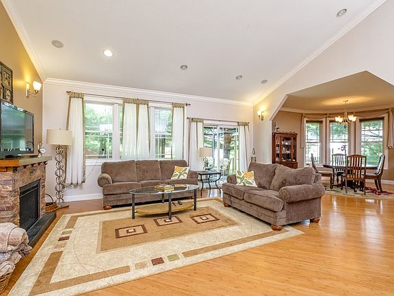 3rd image of 3149 Shen Lake Dr