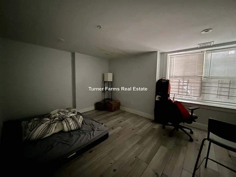 79 Linden St #2 — Photo 10