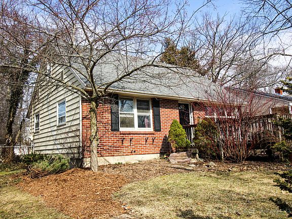 2nd image of 2611 Richards Dr SE