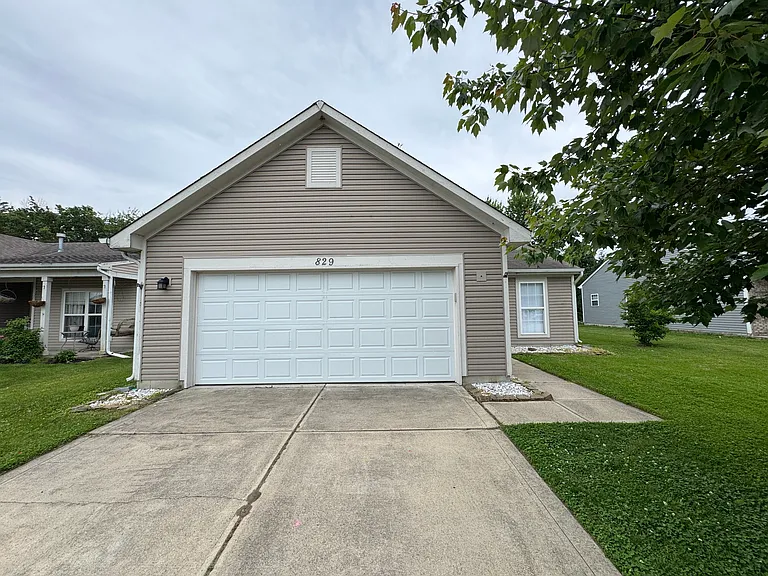 829 Jack Pine Dr — Photo 1