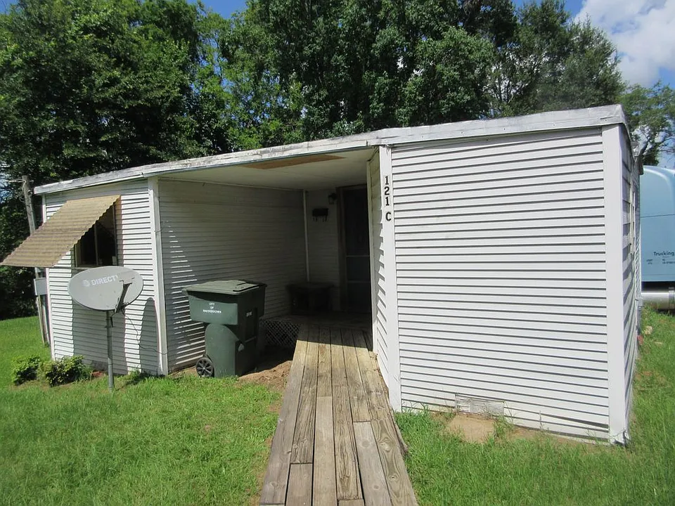 121 Wortham Dr #C