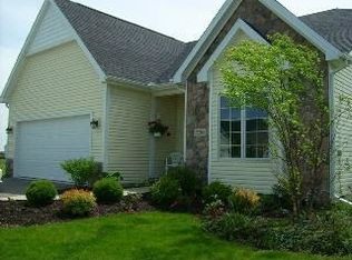 2253 Falling Waters Ln, Perrysburg, OH 43551