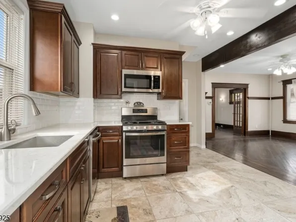 9 Christopher St, Dover Town, NJ 07801