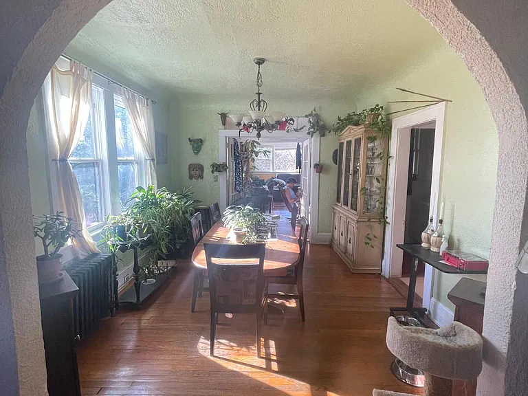 dining room from entry