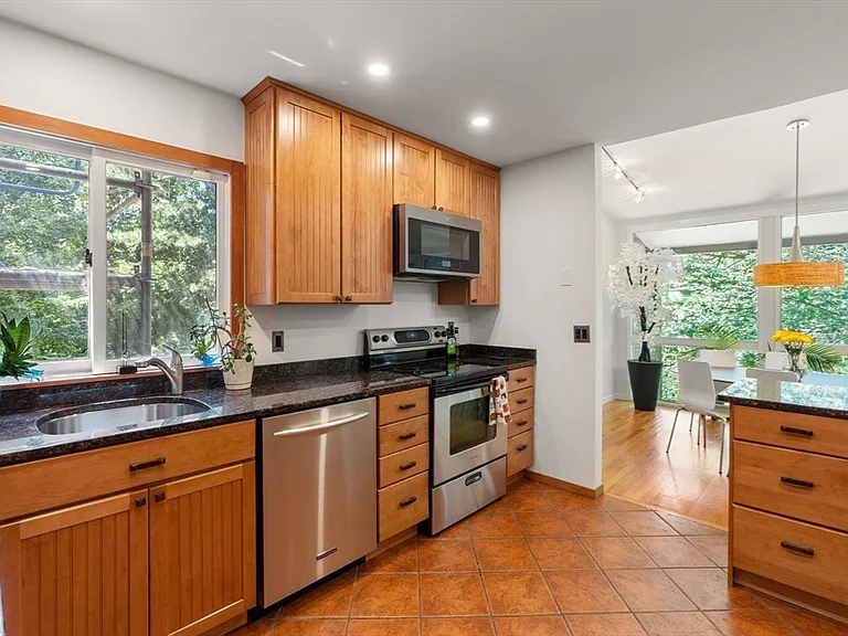 241 Perkins St #H402 — Photo 9