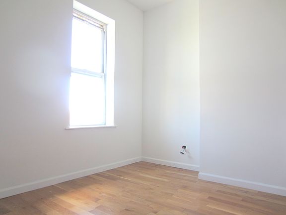 5th image of 3605 Vernon Blvd APT 4R