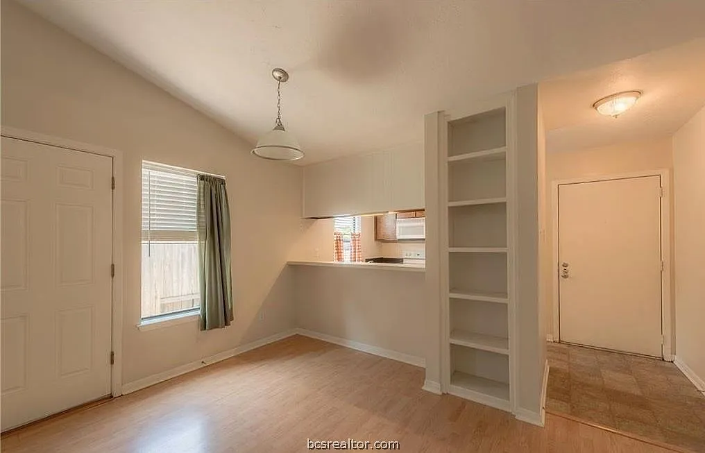 3 bed, 1051 sqft, $1,375 — Photo 4
