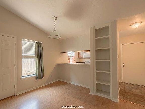 4th image of 2515 Hickory Dr