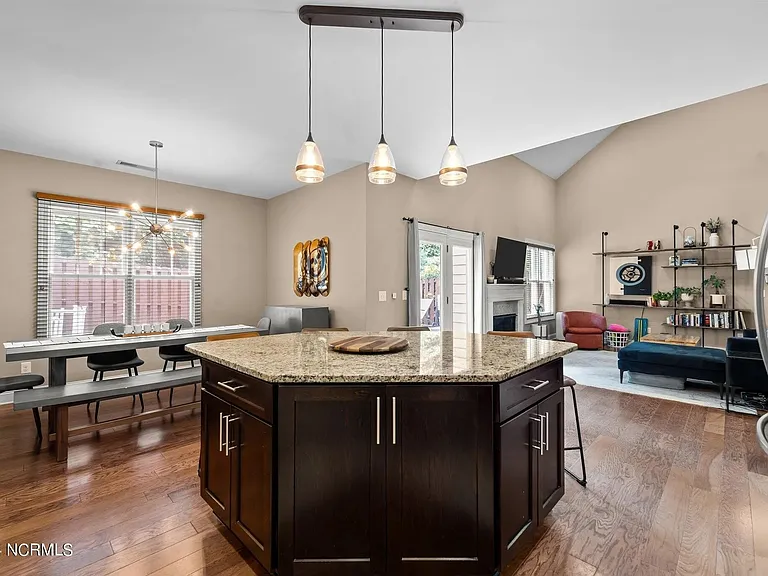 177 Pinebranch Ct — Photo 9
