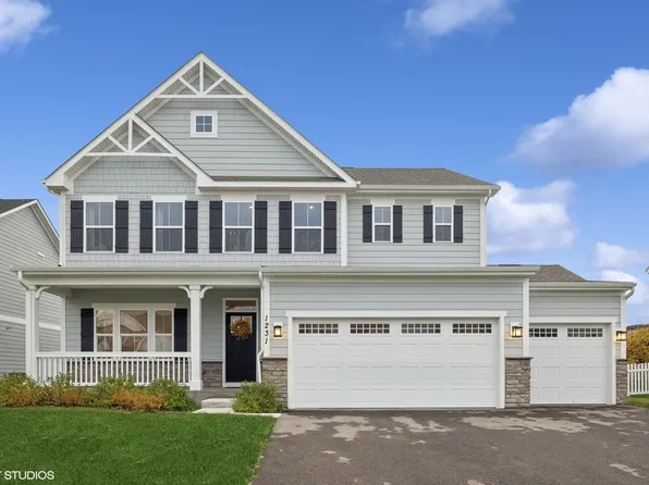 1231 Parkside Dr, Sugar Grove, IL 60554