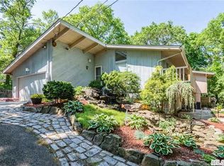 6 Tuxedo Dr, Melville, NY 11747