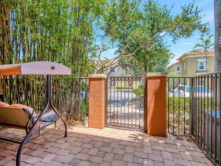 103 Monterey Bay Dr — Photo 40