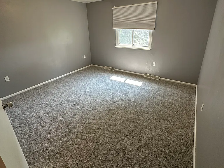1681 Morris Ave — Photo 6