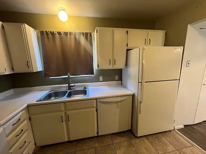 2224 S Claybourne Ave #A — Photo 6
