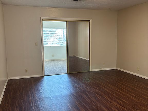 4th image of 2469 Northmoor Dr