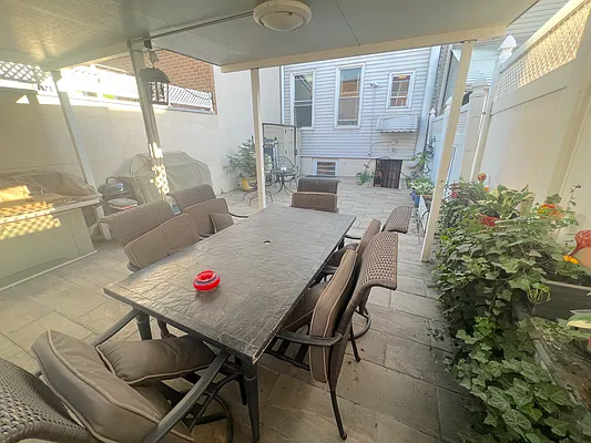 Rented by REALTY QUEST NEW YORK INC | media 51